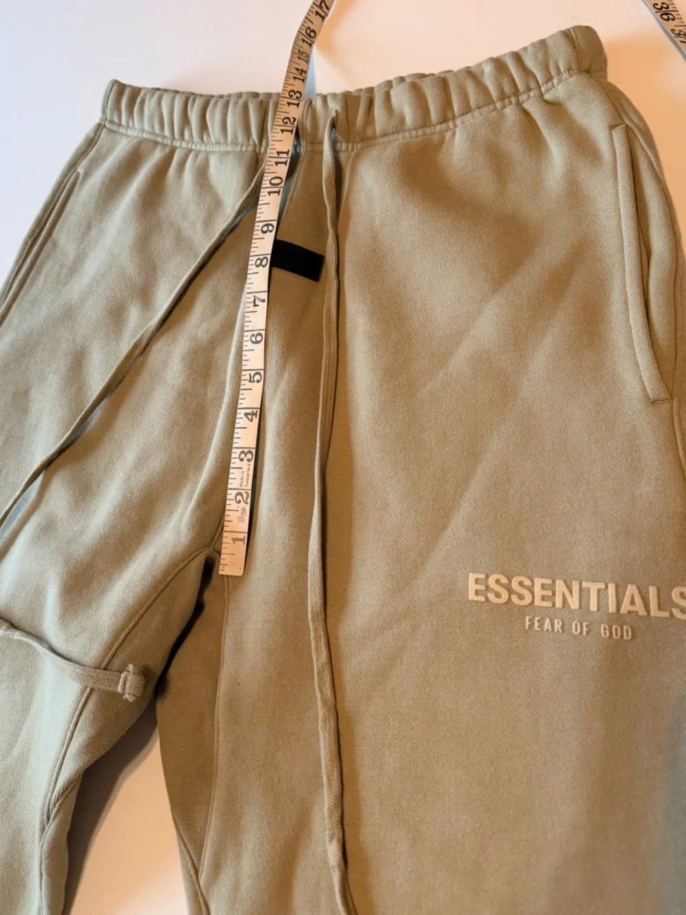 Fear of God Essential fleece Sweatpants color eggshell, straight leg sz S Unisex - Picture 4 of 12